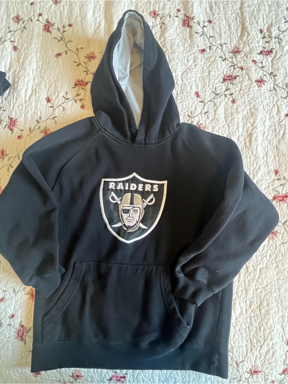 NFL Raiders Black Pullover Crewneck Hoodie with Embroidered Shield
